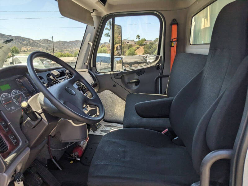 2017-freightliner-m2-26-reefer-box-truck (15)