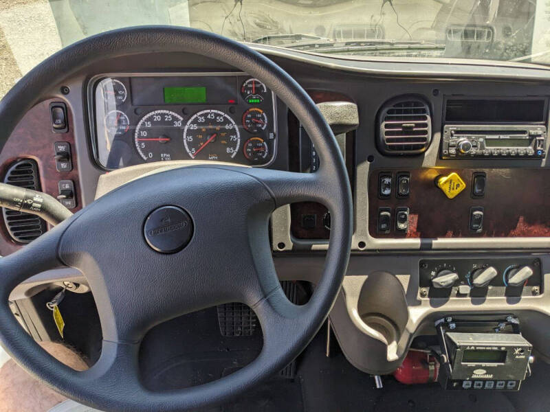 2017-freightliner-m2-26-reefer-box-truck (16)