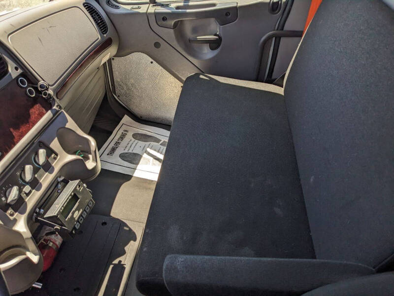 2017-freightliner-m2-26-reefer-box-truck (19)