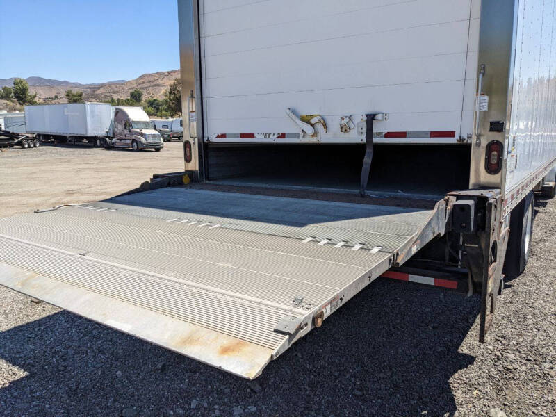 2017-freightliner-m2-26-reefer-box-truck (5)