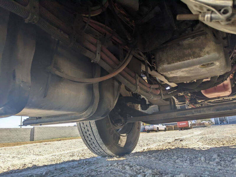 2018-freightliner-m2-26-box-truck (15)