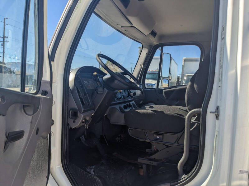 2018-freightliner-m2-26-box-truck (17)