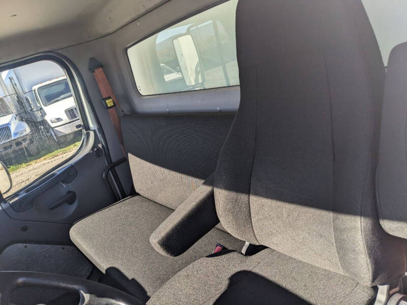 2018-freightliner-m2-26-box-truck (21)