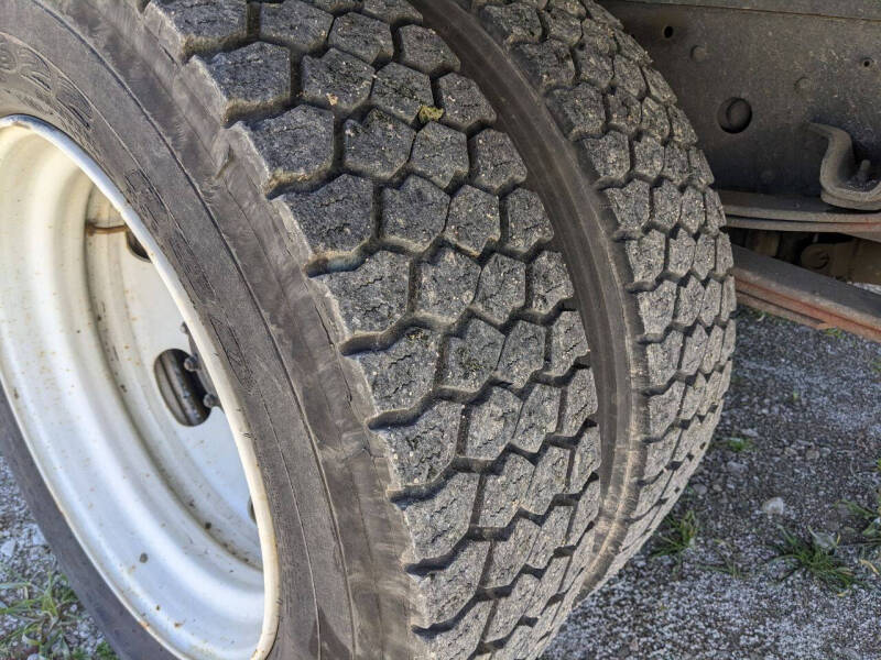 2019-isuzu-npr-4x2-2dr-71-0-in-bbc-tilt-cab (14)