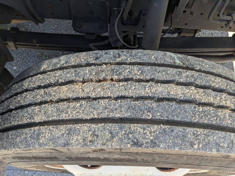 2019-isuzu-npr-4x2-2dr-71-0-in-bbc-tilt-cab (16)