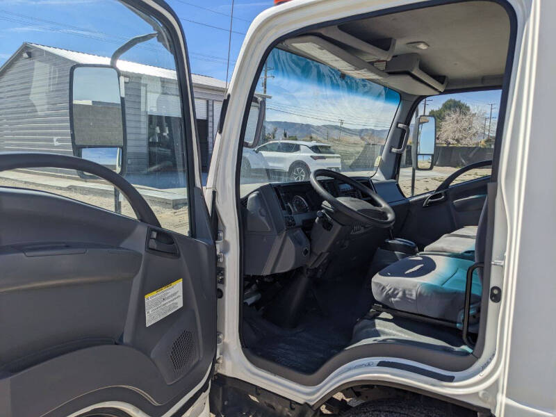 2019-isuzu-npr-4x2-2dr-71-0-in-bbc-tilt-cab (26)