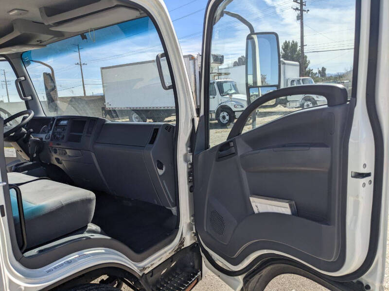 2019-isuzu-npr-4x2-2dr-71-0-in-bbc-tilt-cab (28)