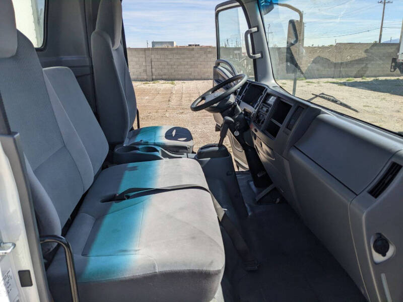 2019-isuzu-npr-4x2-2dr-71-0-in-bbc-tilt-cab (29)