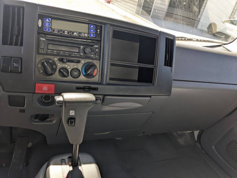 2019-isuzu-npr-4x2-2dr-71-0-in-bbc-tilt-cab (30)