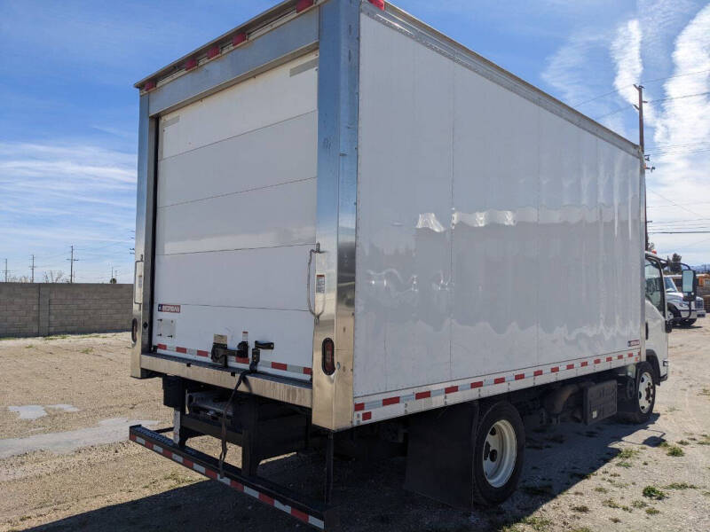 2019-isuzu-npr-4x2-2dr-71-0-in-bbc-tilt-cab (4)