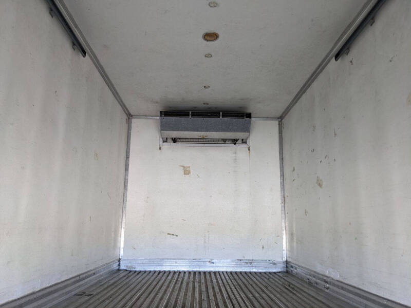 2019-isuzu-npr-4x2-2dr-71-0-in-bbc-tilt-cab (8)