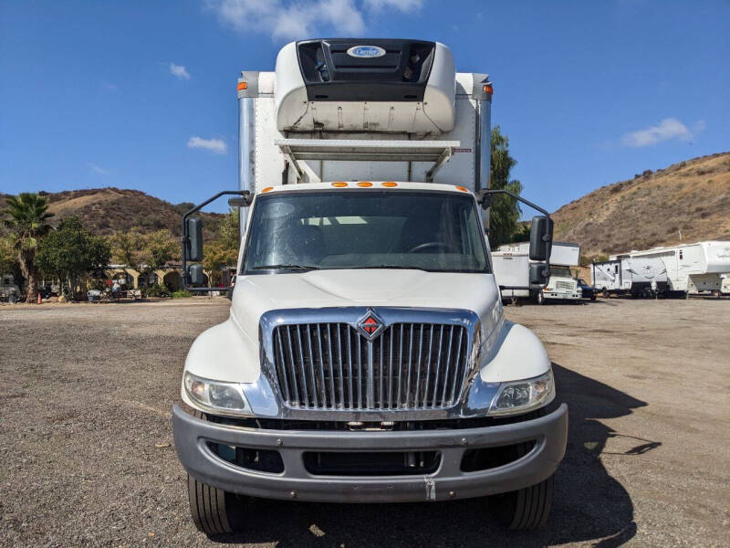 2020-international-26-ft-reefer-box-truck-non-cdl